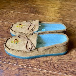 FOCO Cleveland Cavalier house slippers.